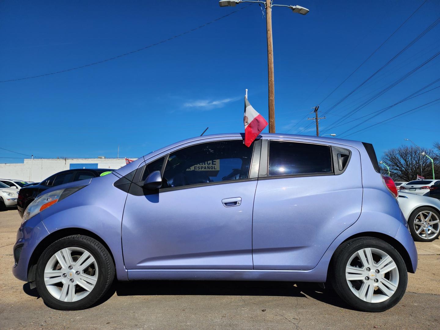 2015 BLUE /BLACK Chevrolet Spark LS (KL8CB6S93FC) with an 1.2L L4 16V DOHC engine, Continuously Variable Transmission transmission, located at 2660 S.Garland Avenue, Garland, TX, 75041, (469) 298-3118, 32.885551, -96.655602 - Welcome to DallasAutos4Less, one of the Premier BUY HERE PAY HERE Dealers in the North Dallas Area. We specialize in financing to people with NO CREDIT or BAD CREDIT. We need proof of income, proof of residence, and a ID. Come buy your new car from us today!! This is a very well cared for 2015 CH - Photo#6